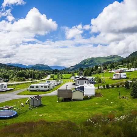 Smordal Hytteutleie Og Camping Hotel Nordfjordeid Luaran gambar