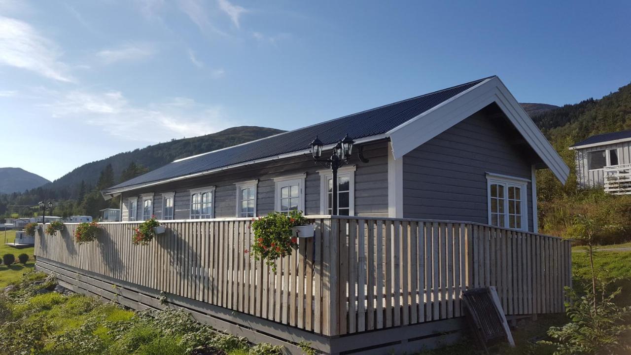 Smordal Hytteutleie Og Camping Hotel Nordfjordeid Luaran gambar